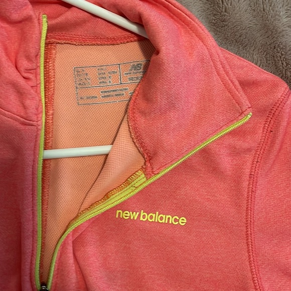 WOMENS NEW BALANCE DRI-FIT - Picture 2 of 5